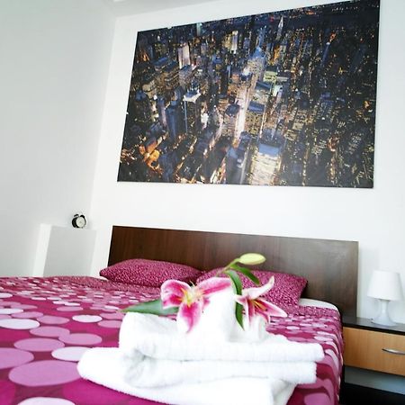 Luxury Apartament Appartamento Bucarest Esterno foto