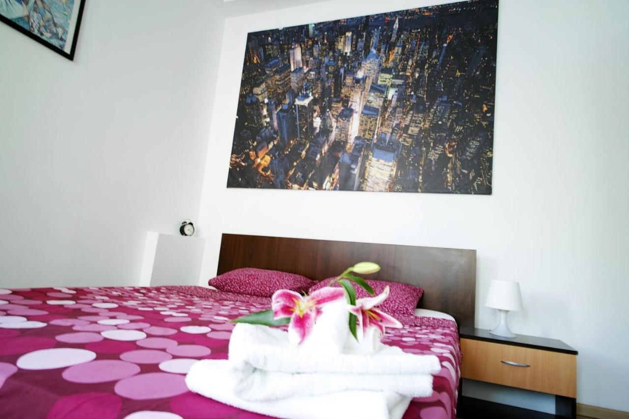 Luxury Apartament Appartamento Bucarest Esterno foto