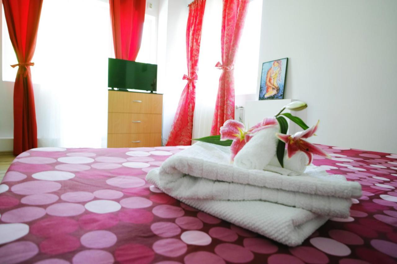 Luxury Apartament Appartamento Bucarest Esterno foto