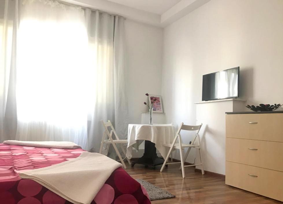 Luxury Apartament Appartamento Bucarest Esterno foto