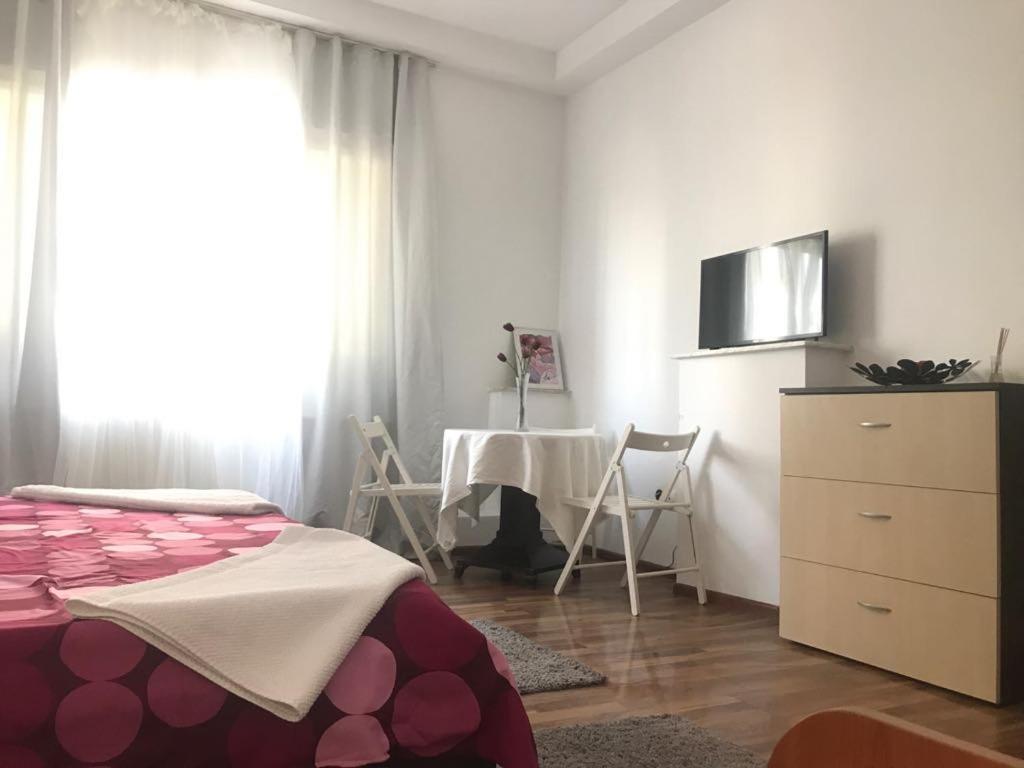 Luxury Apartament Appartamento Bucarest Esterno foto